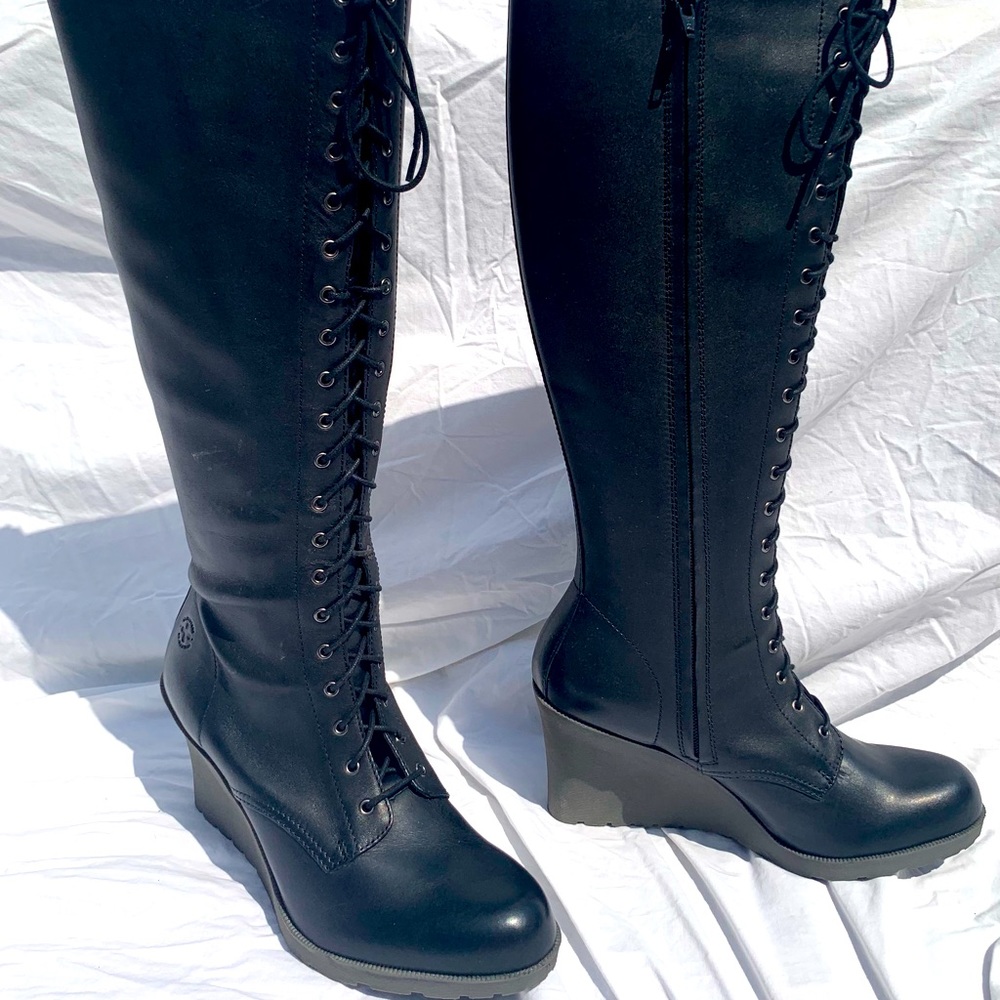 Dr. Martens Leanne 20-Eye Knee high boots